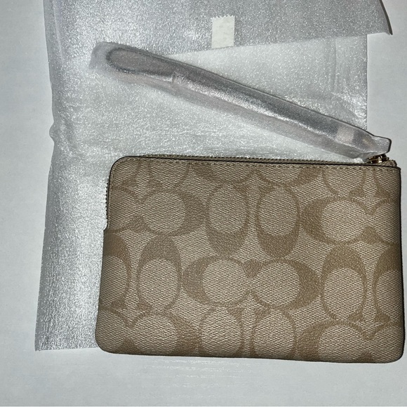 Coach Corner Zip Heart Print Wristlet - Picture 7 of 7